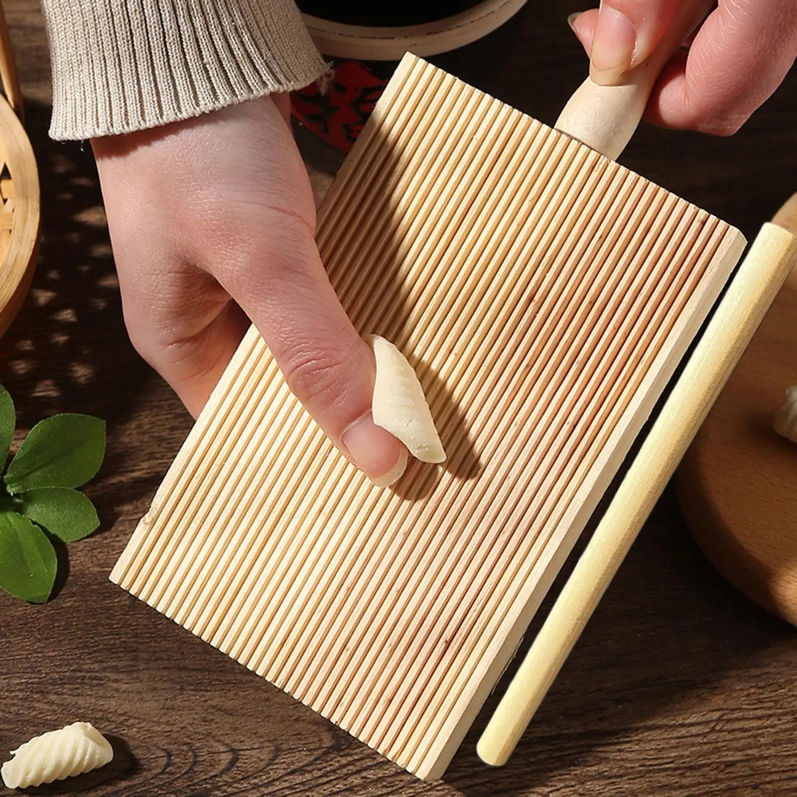 Pasta Gnocchi Making Board with Pasta Roller Italian Pasta Maker Boards Gnocchi Maker Paddle for Kitchen Supplies Handmaking
