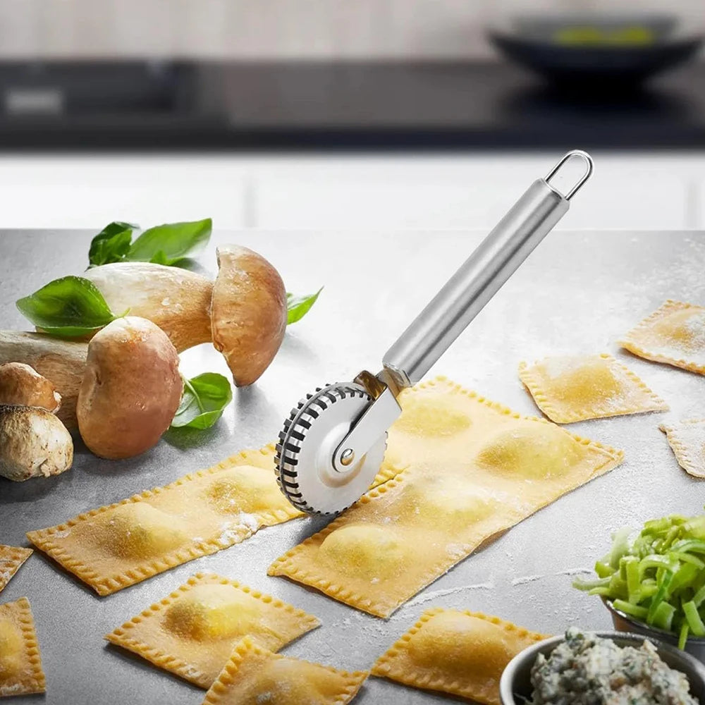 1PC New Arrival Ravioli Cutter  Stainless Steel Wheel, Perfect for Cutting, Sealing, And Crimping Fresh Pasta and Pastry Dough