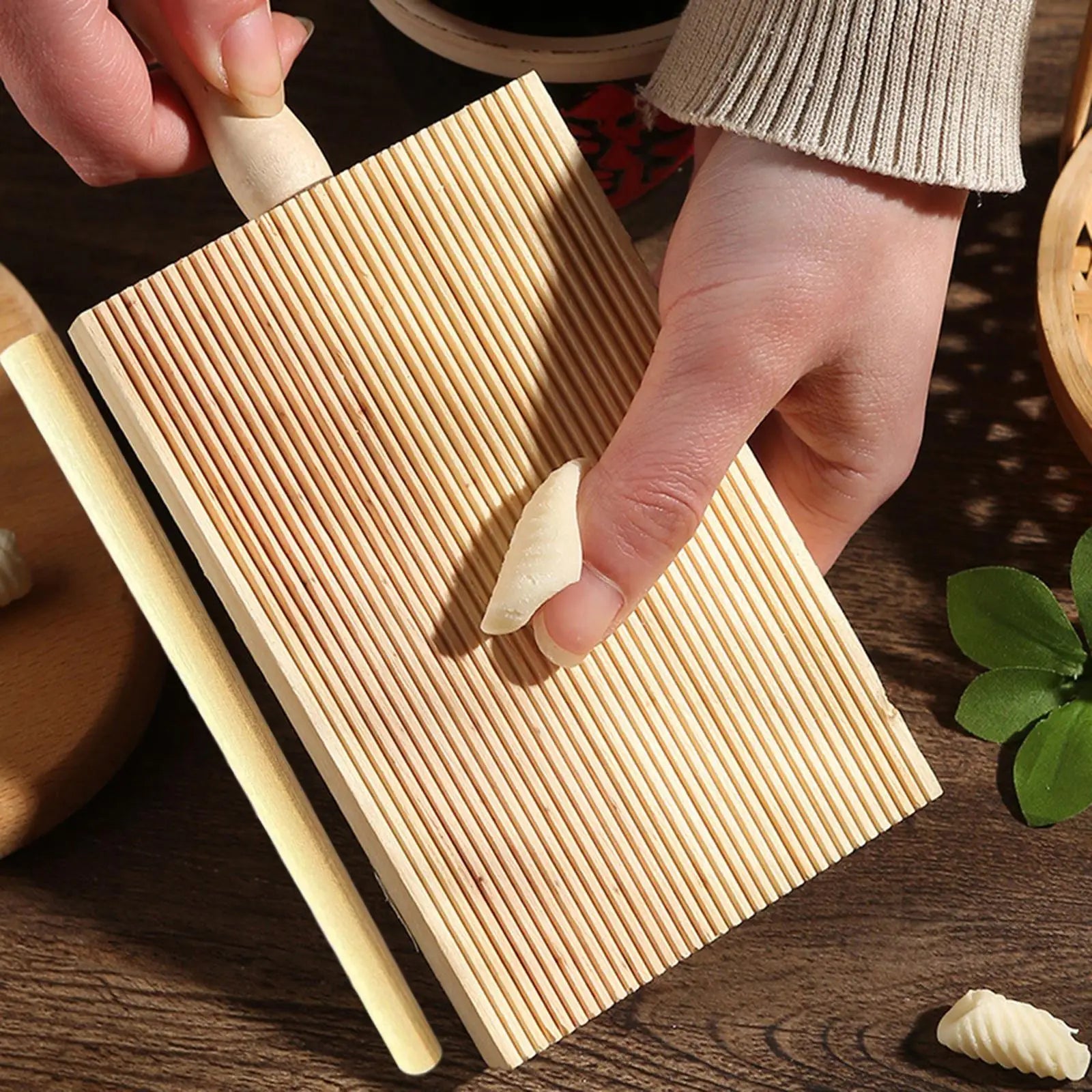 Pasta Gnocchi Making Board with Pasta Roller Italian Pasta Maker Boards Gnocchi Maker Paddle for Kitchen Supplies Handmaking